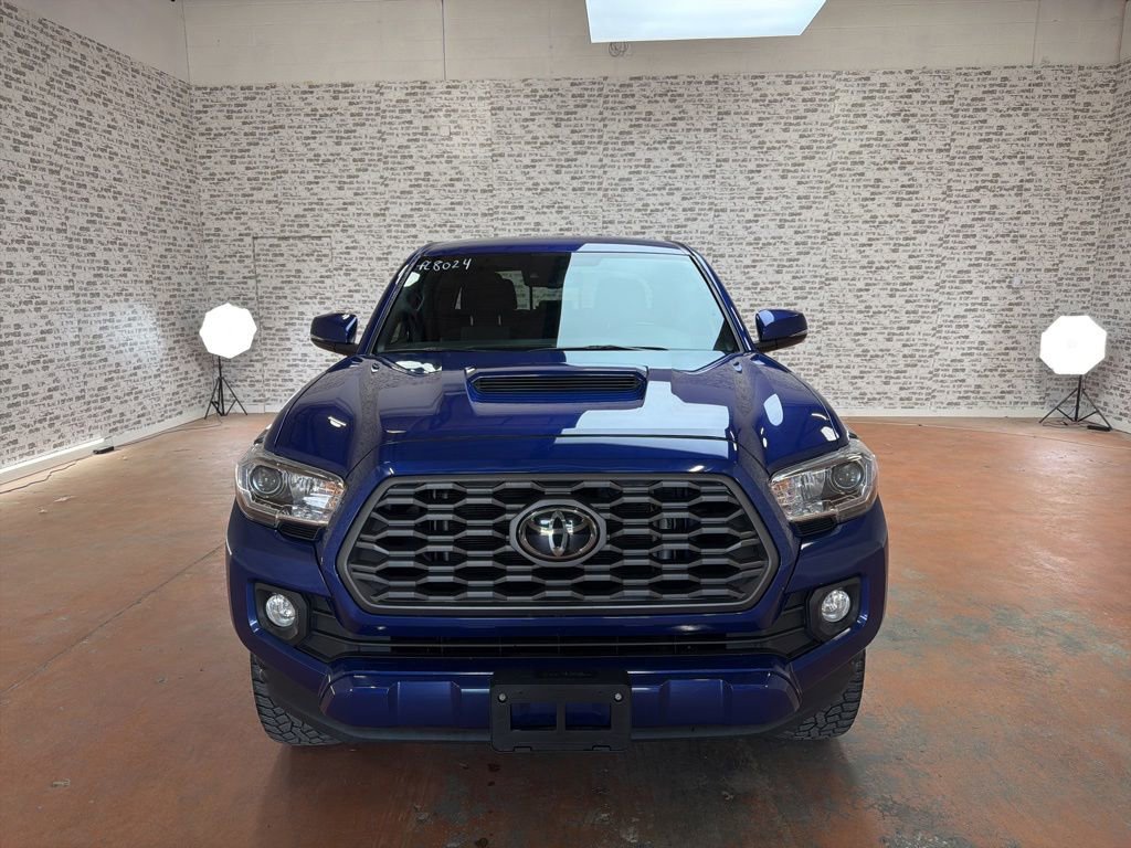 Used 2022 Toyota Tacoma TRD Sport w/ Technology Package AWD/4WD image 2