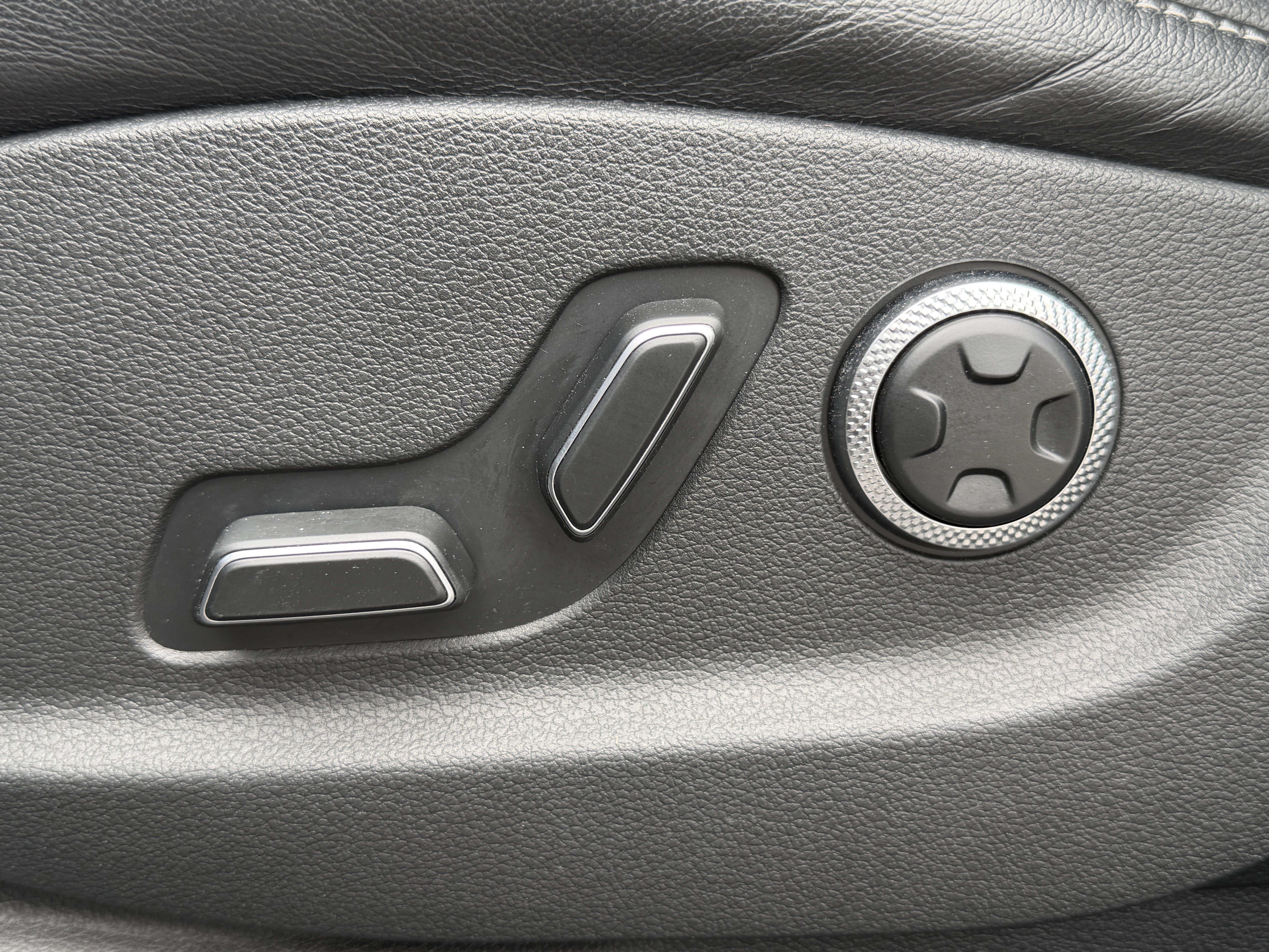 Used 2025 Genesis GV80 2.5T Standard AWD/4WD image 16