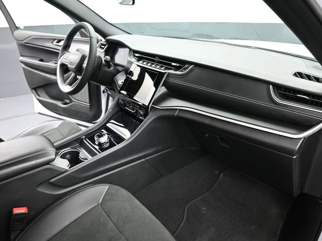 Used 2025 Jeep Grand Cherokee Altitude image 24