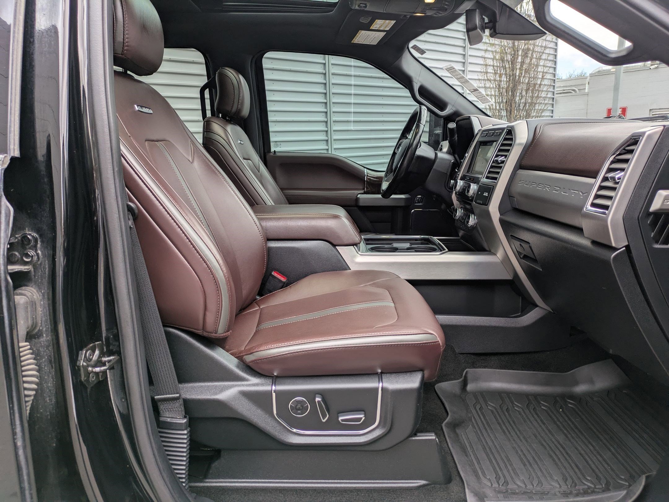 Used 2017 Ford F350 Platinum w/ Platinum Ultimate Package image 30