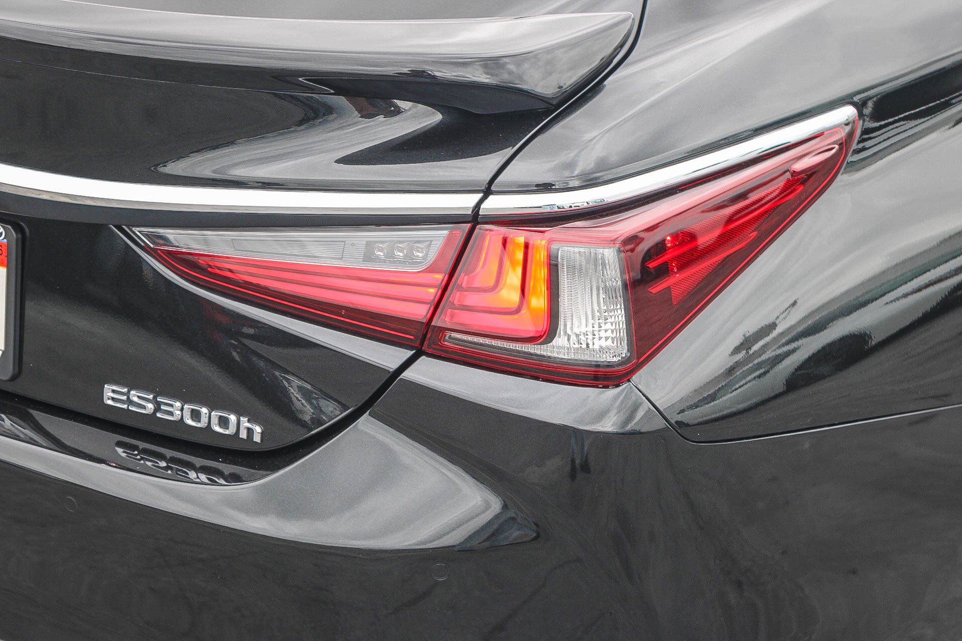 Used 2024 Lexus ES 300h w/ Premium Package FWD image 10