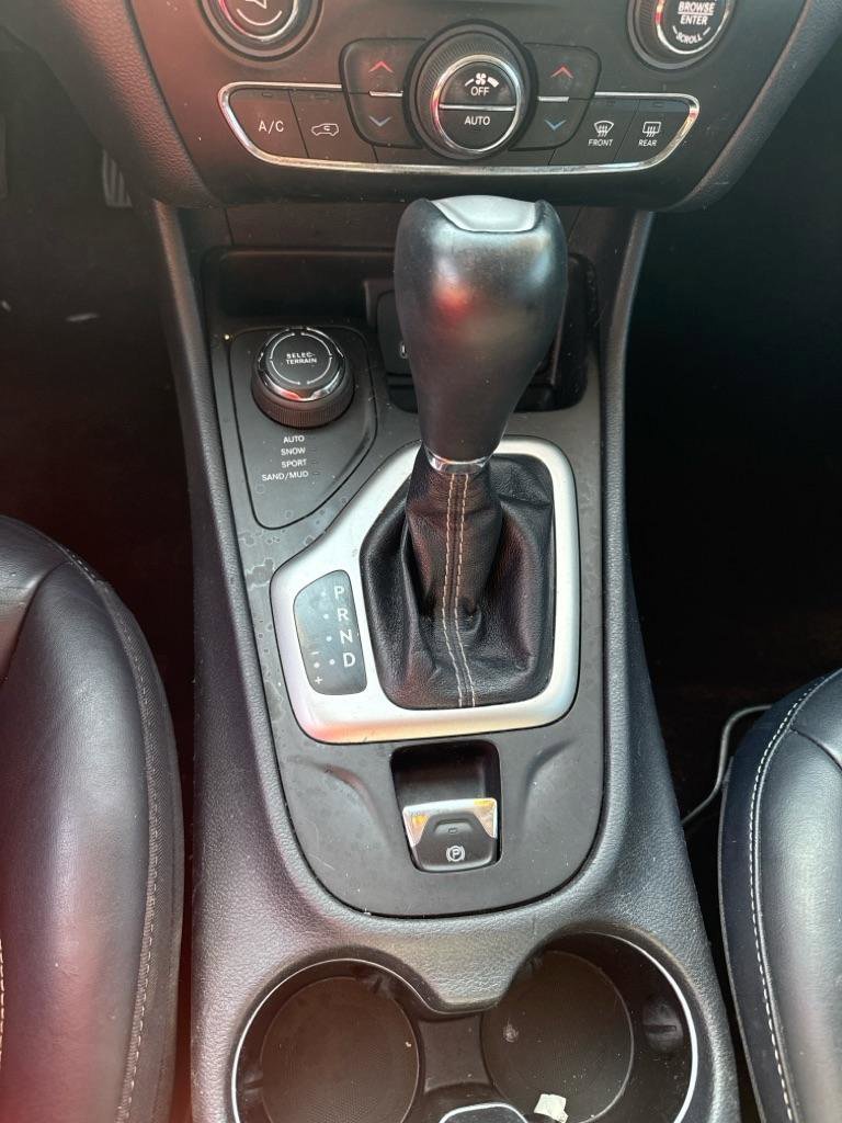 Used 2015 Jeep Cherokee Limited image 7