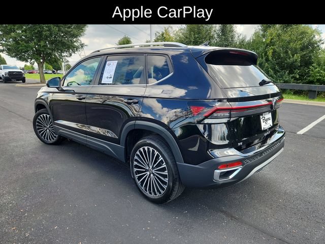 Used 2025 Volkswagen Taos SE FWD image 5