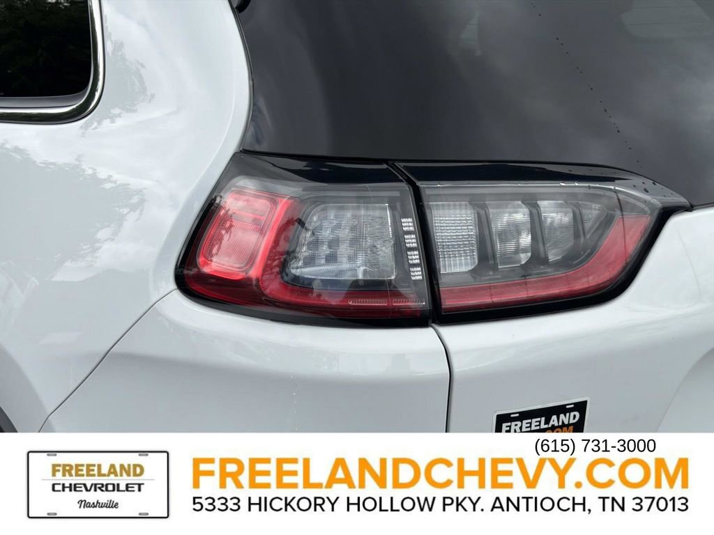 Used 2019 Jeep Cherokee Latitude Plus w/ Comfort/Convenience Group FWD image 12