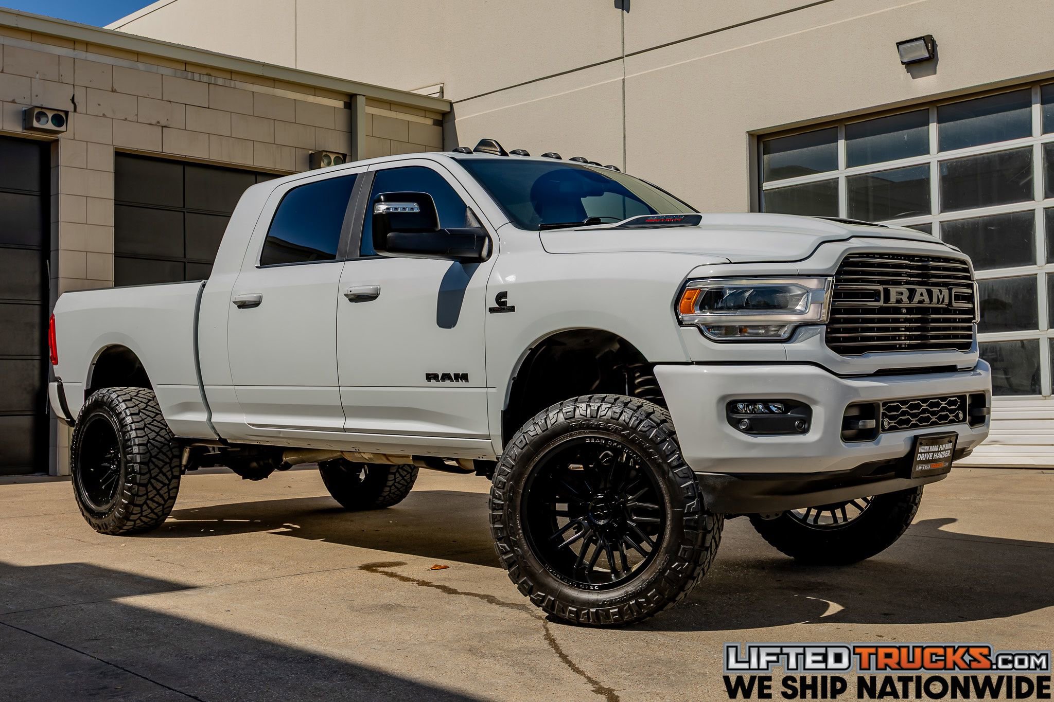 Used 2023 RAM 2500 Laramie AWD/4WD image 1