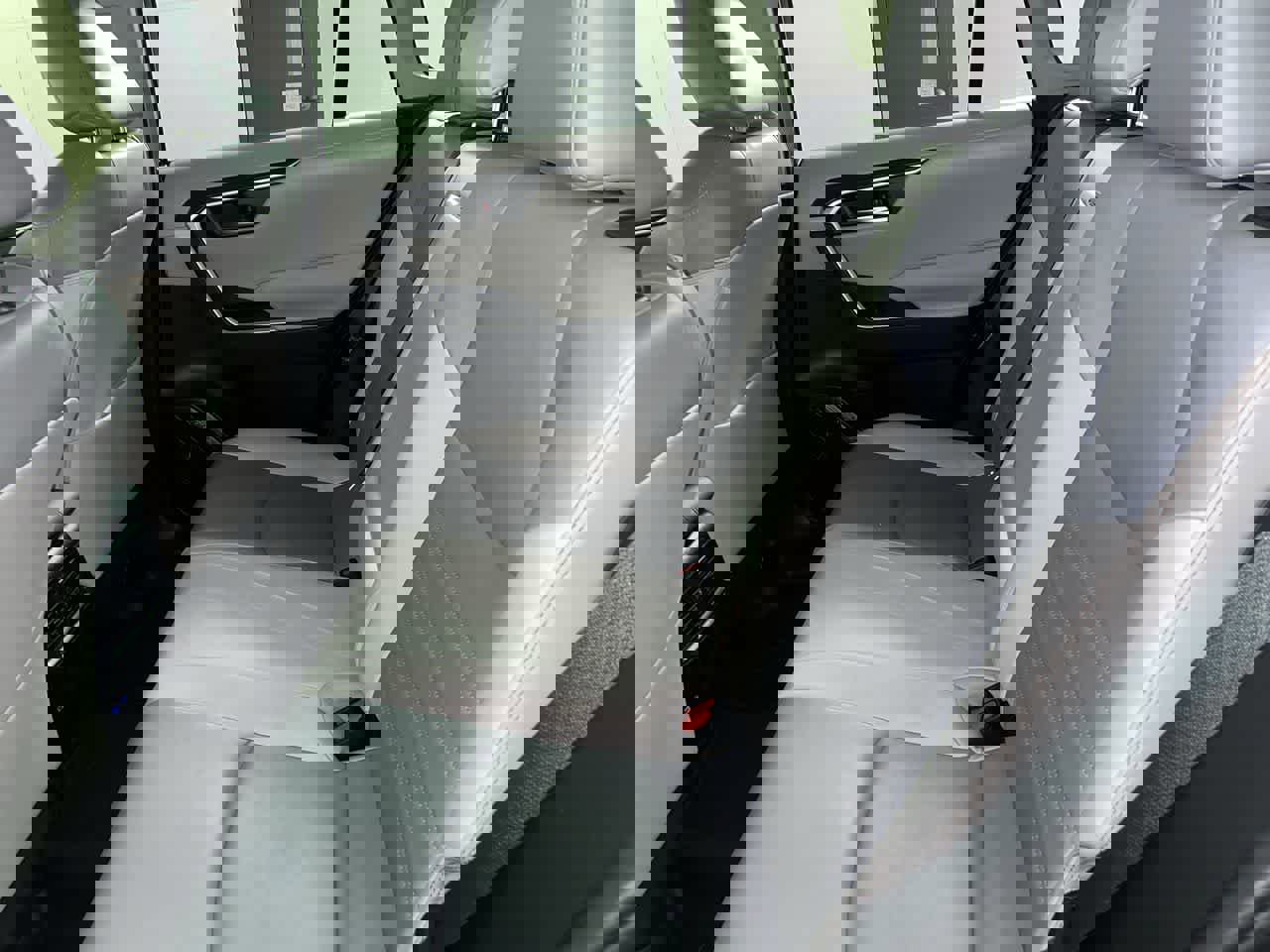 Used 2022 Toyota RAV4 XLE Premium image 26