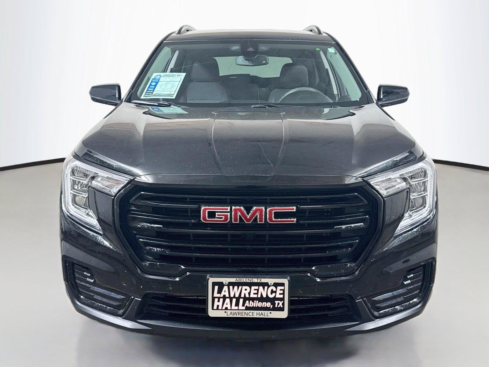 Used 2024 GMC Terrain SLE w/ Driver Convenience Package FWD image 2