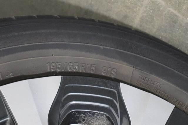 Used 2020 Toyota Prius Prime XLE FWD image 32
