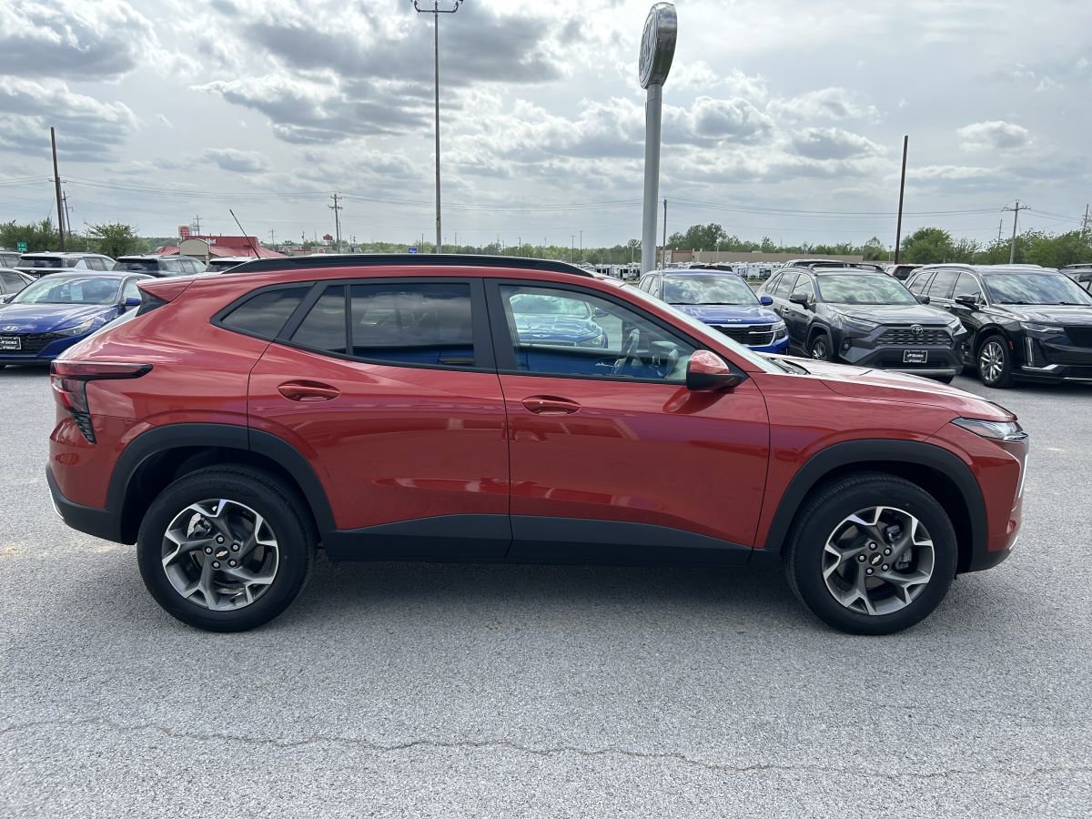 Used 2024 Chevrolet Trax LT w/ Driver Confidence Package image 4