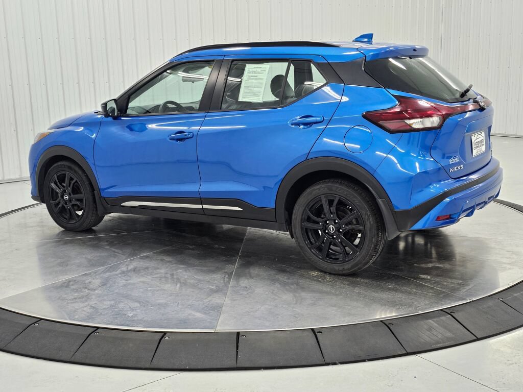 Used 2023 Nissan Kicks SR w/ SR Premium Package FWD image 3