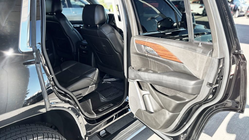 Used 2015 Cadillac Escalade Premium AWD/4WD image 10