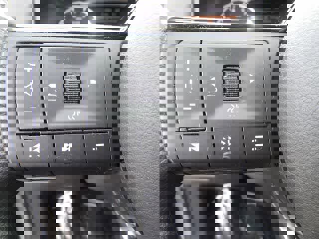 Used 2023 Nissan Rogue SV FWD image 17