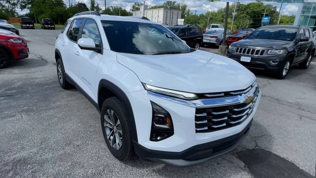 Used 2025 Chevrolet Equinox LT w/ Convenience Package II FWD image 4