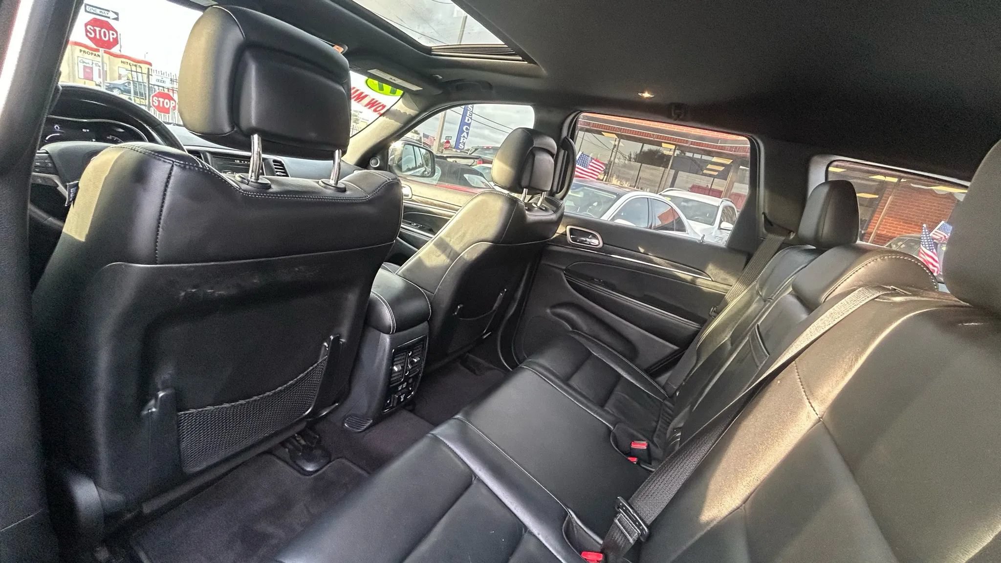 Used 2017 Jeep Grand Cherokee Limited AWD/4WD image 9