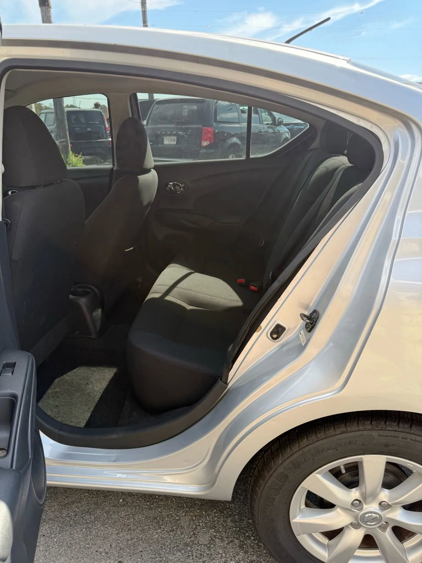 Used 2012 Nissan Versa SL image 16