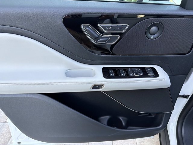 New 2026 Lincoln Aviator Reserve w/ Jet Appearance Package AWD/4WD image 9
