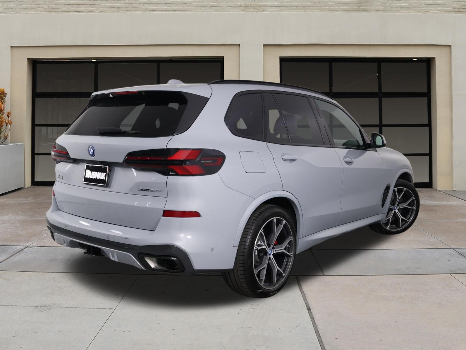 Used 2024 BMW X5 xDrive50e w/ M Sport Package AWD/4WD image 4