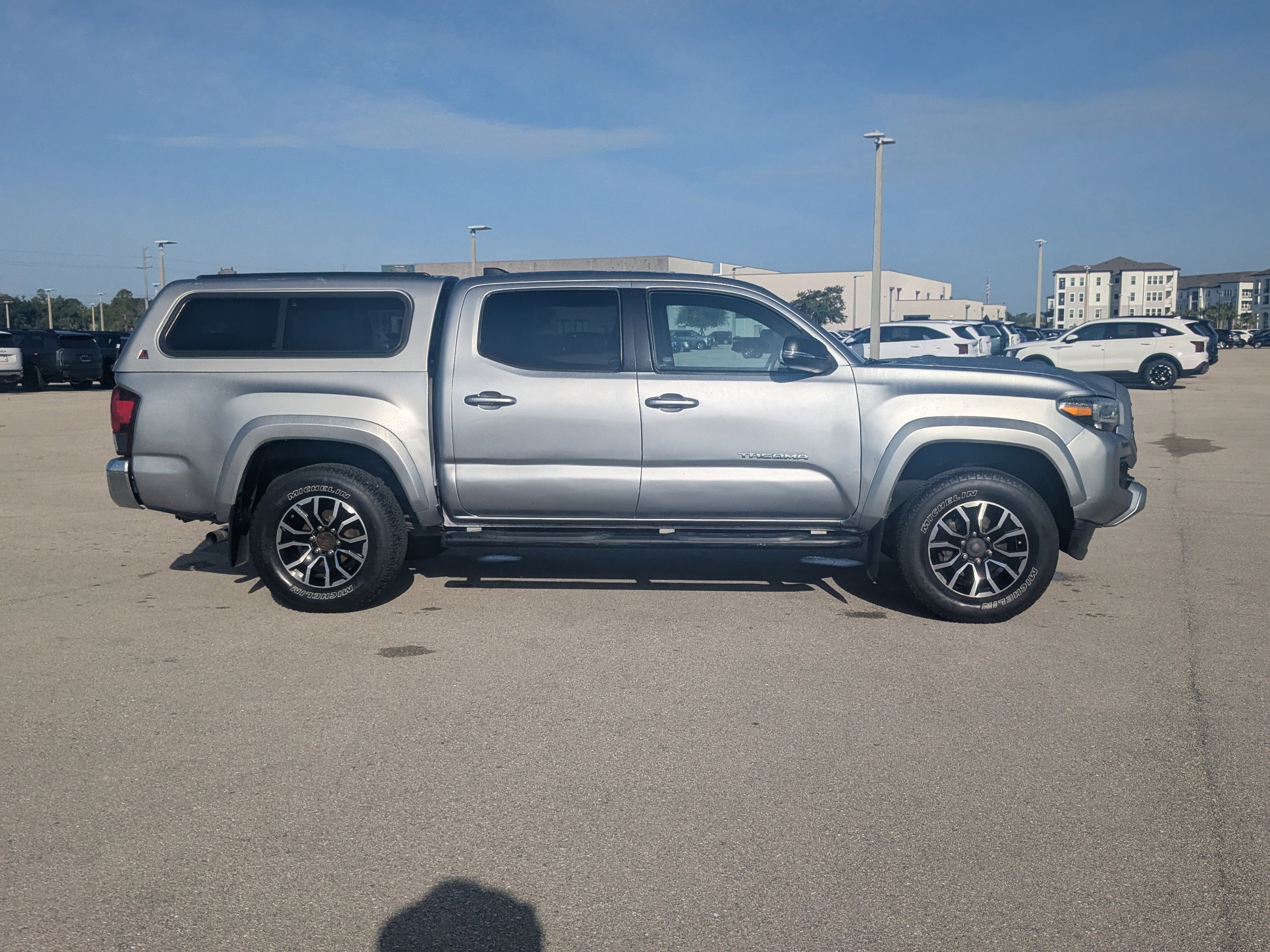 Used 2021 Toyota Tacoma TRD Sport w/ Technology Package image 4