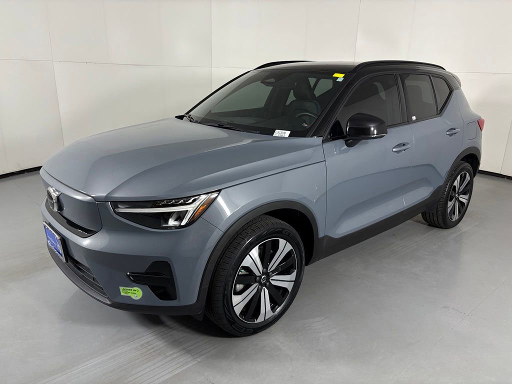 Used 2023 Volvo XC40 Recharge Core AWD/4WD image 4