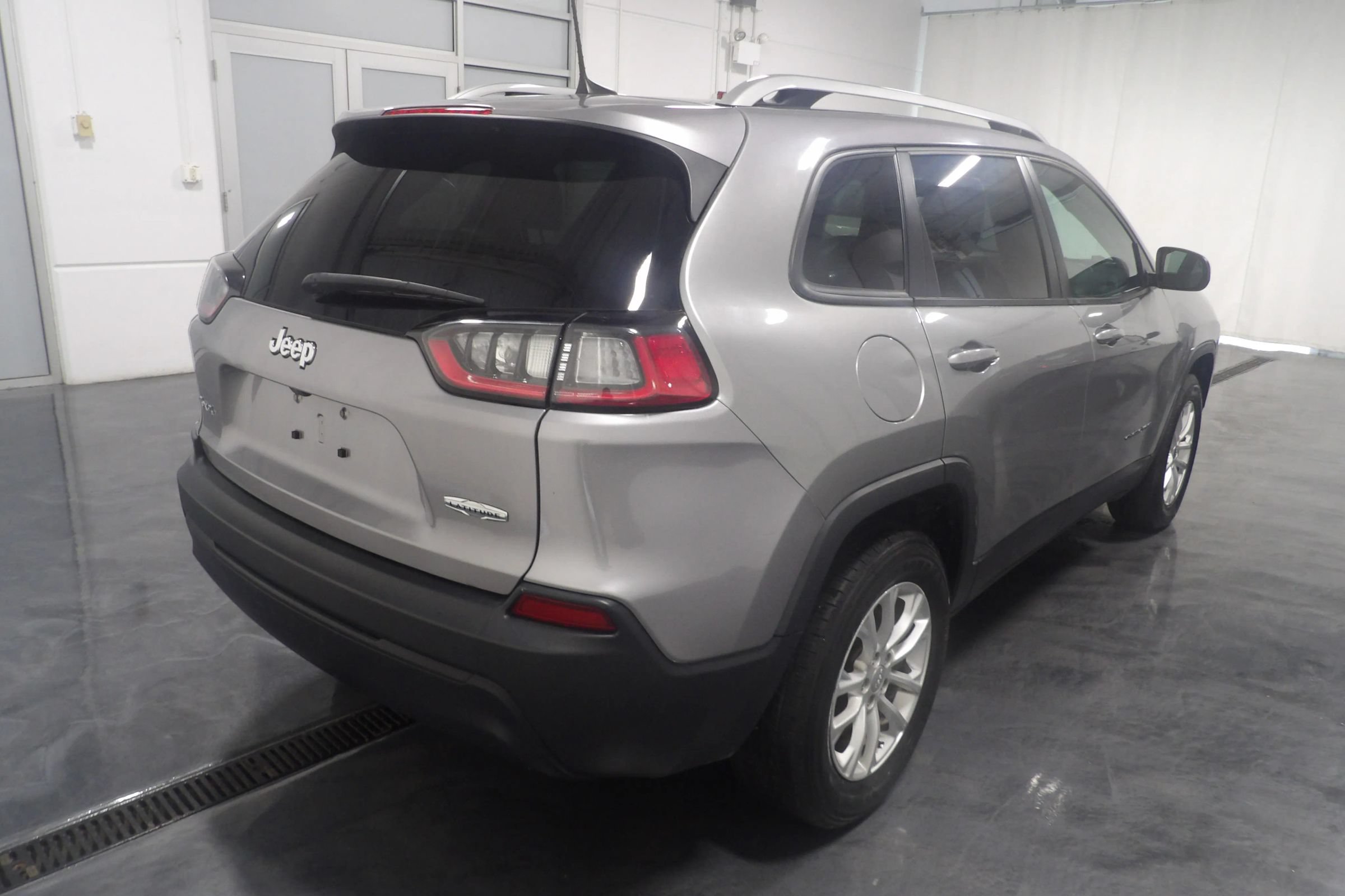 Used 2020 Jeep Cherokee Latitude w/ Cold Weather Group AWD/4WD image 4