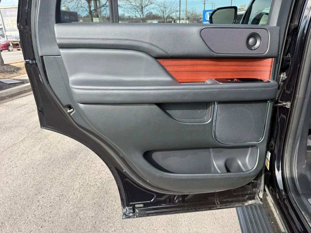 Used 2024 Lincoln Navigator Reserve image 30