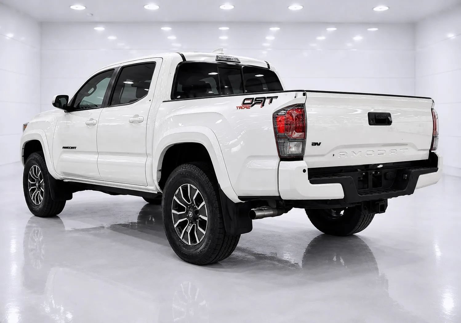 Used 2022 Toyota Tacoma TRD Sport w/ Technology Package AWD/4WD image 3
