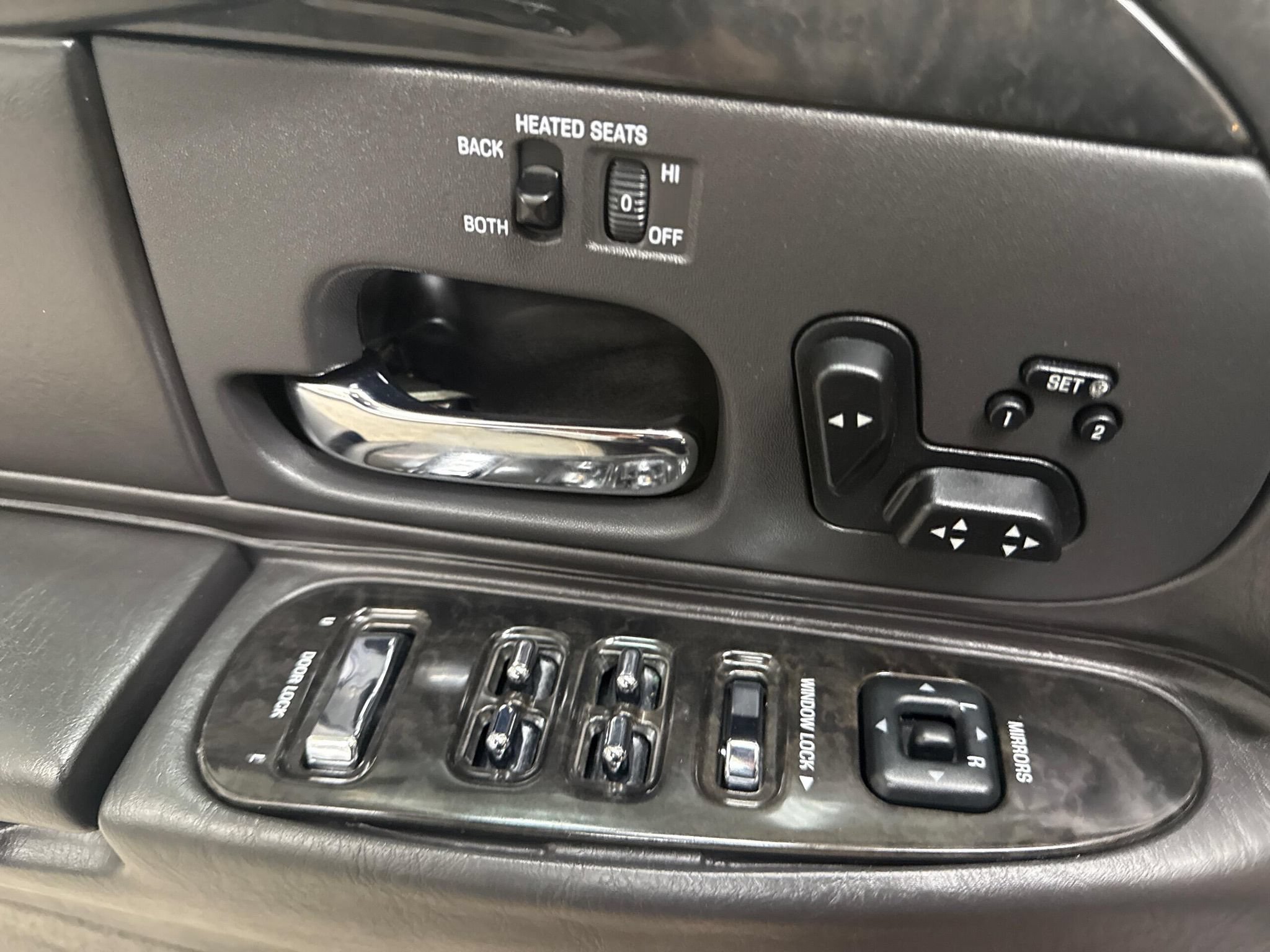 Used 2000 Lincoln Town Car Signature RWD image 23