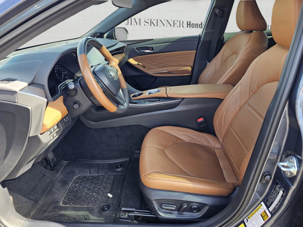 Used 2022 Toyota Avalon Limited w/ Advanced Safety Package image 16