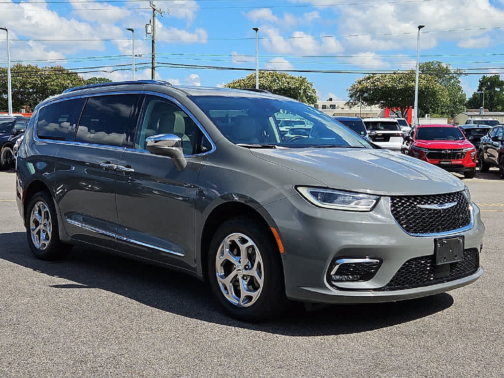 Used 2021 Chrysler Pacifica Limited w/ Premium & Safety Sphere Group AWD/4WD image 3