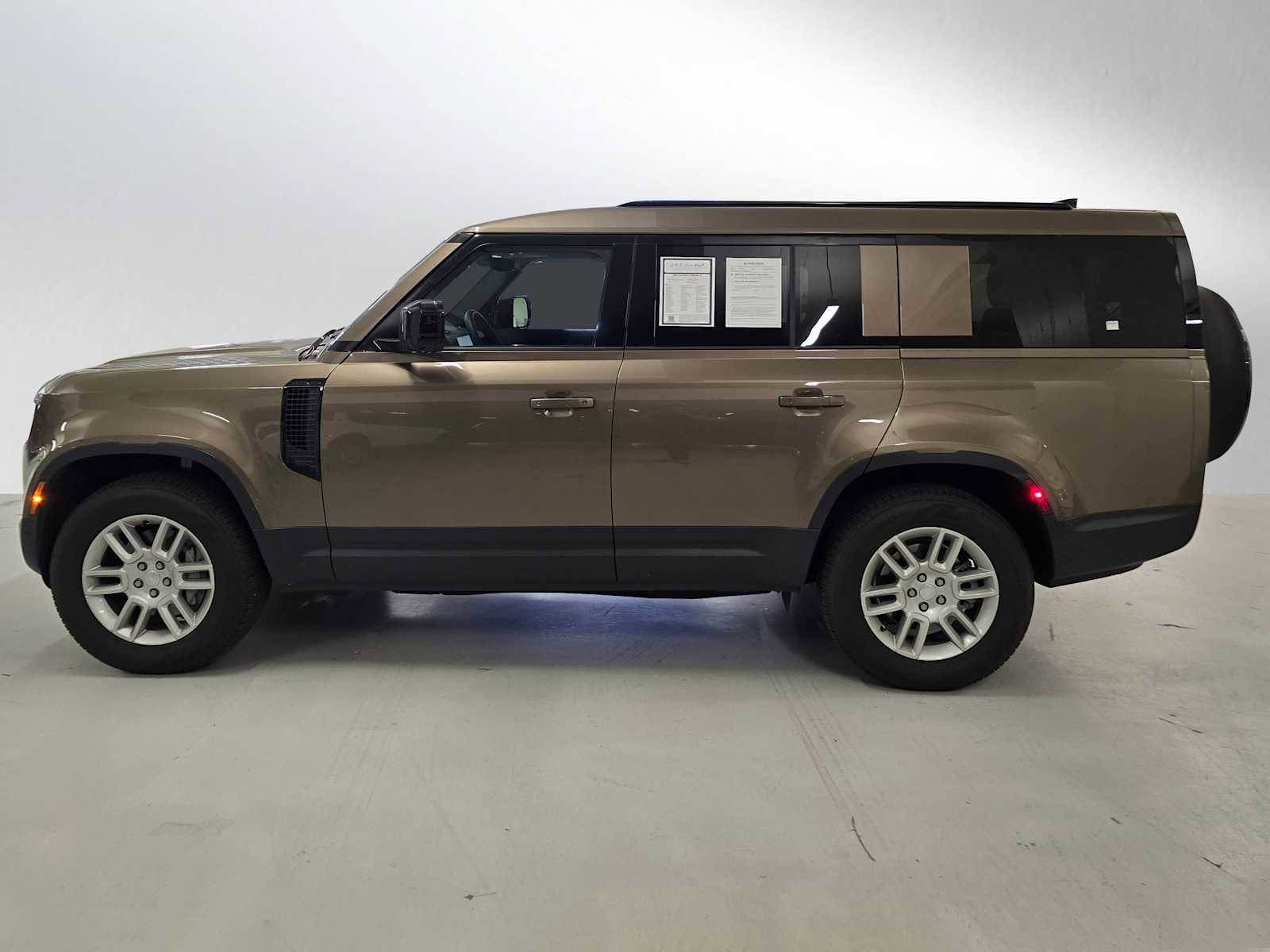 Used 2025 Land Rover Defender 130 S image 2