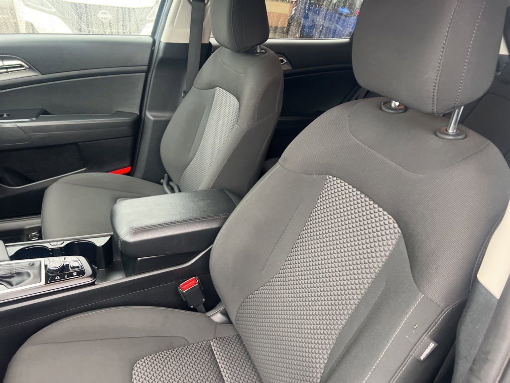 Certified 2023 Kia Sportage LX image 5