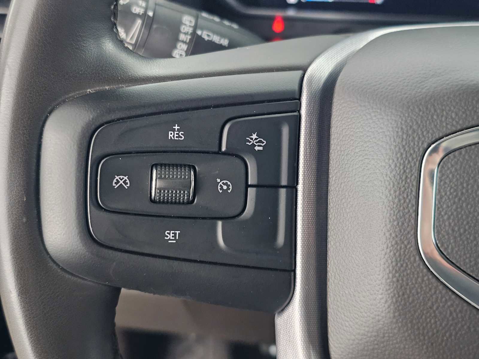 Used 2023 GMC Yukon SLT image 29