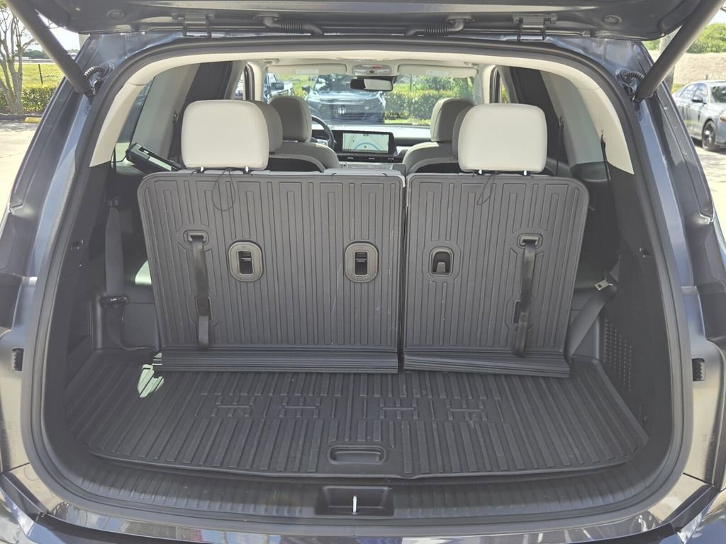 Used 2025 Kia Telluride EX w/ EX Captain's Chair Package FWD image 15