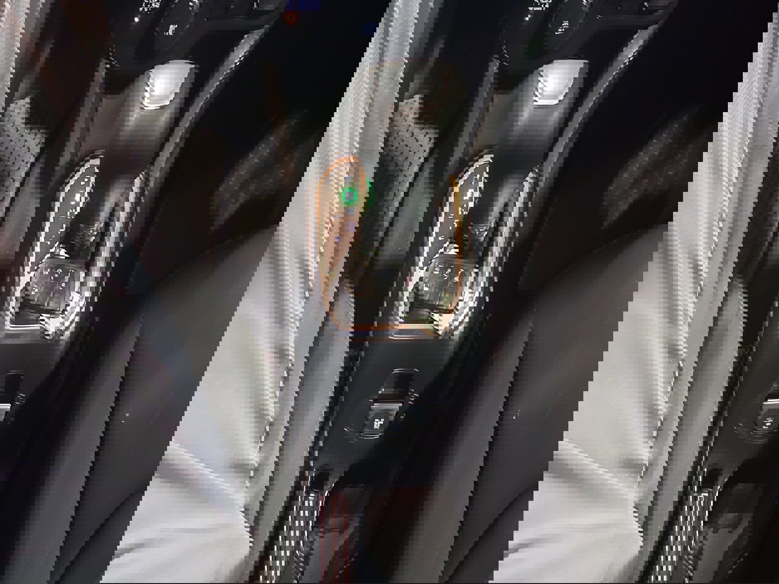 Used 2018 Jeep Renegade Latitude w/ Cold Weather Group image 17