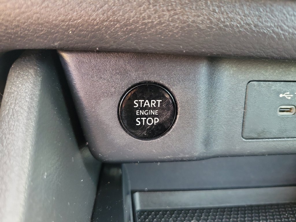 Used 2024 Nissan Rogue S FWD image 32