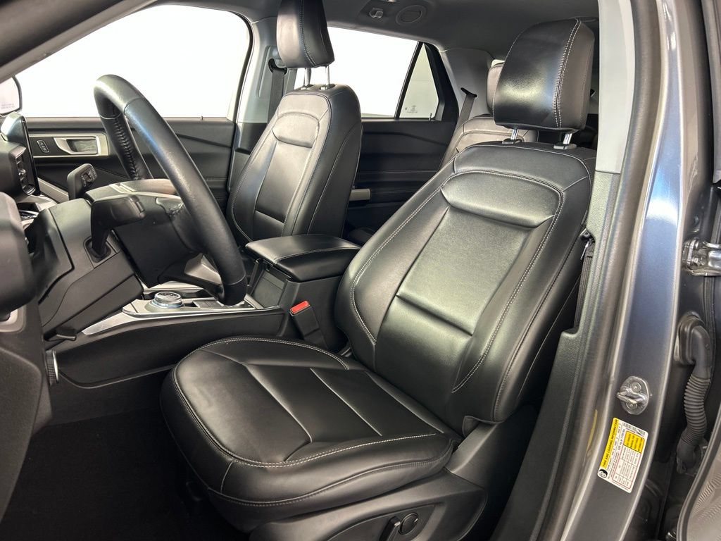 Used 2024 Ford Explorer XLT w/ Equipment Group 202A AWD/4WD image 18