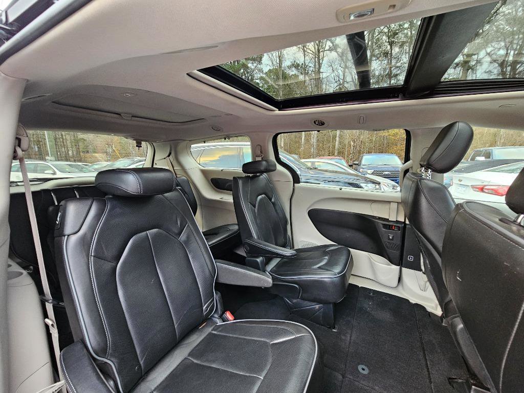 Used 2020 Chrysler Pacifica Limited image 33