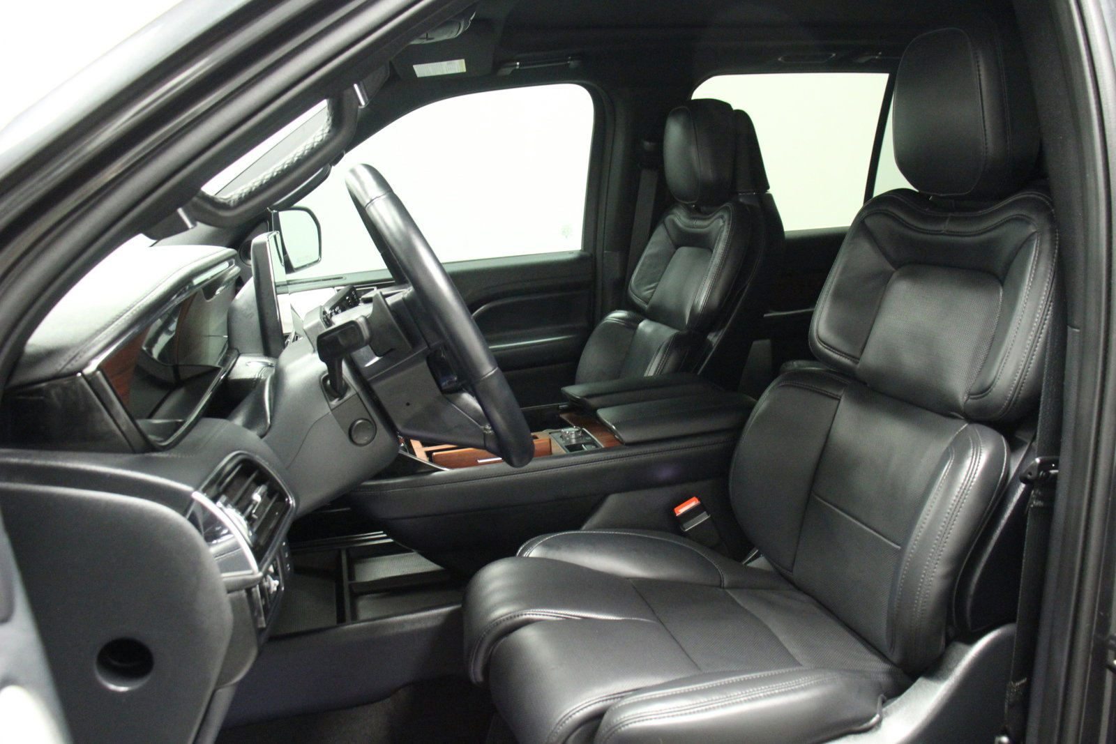 Used 2024 Lincoln Navigator Reserve image 16