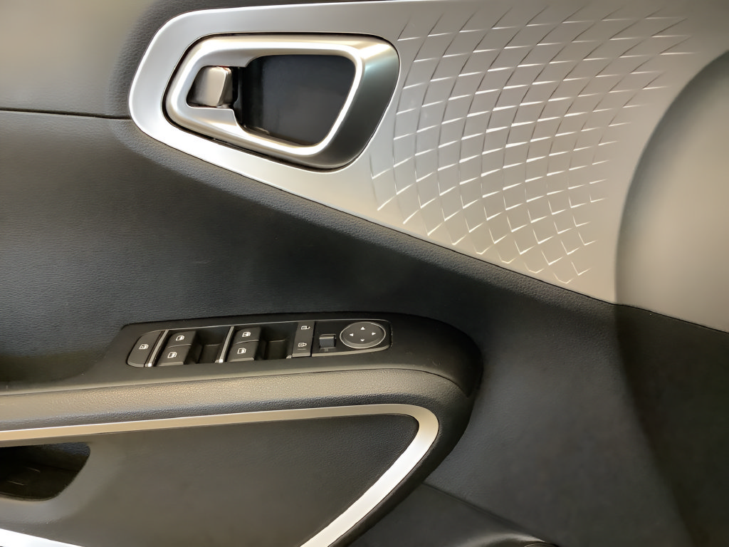 Certified 2023 Kia Soul LX FWD image 10