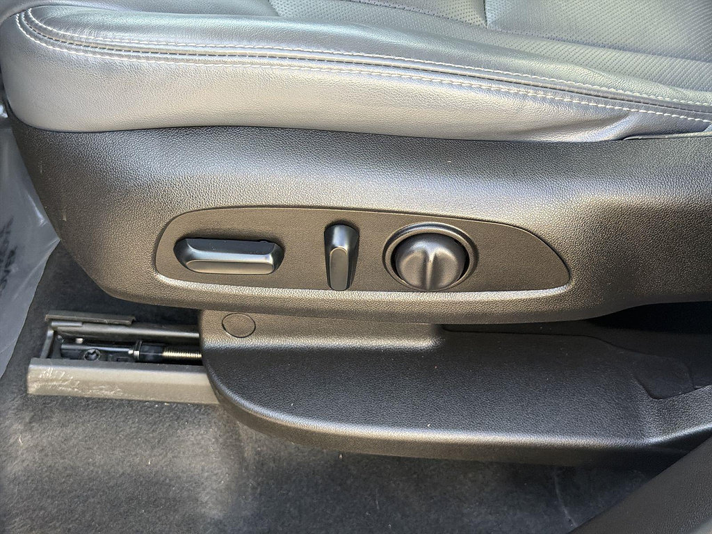 Used 2018 Buick Enclave Premium w/ LPO, Cargo Package FWD image 33