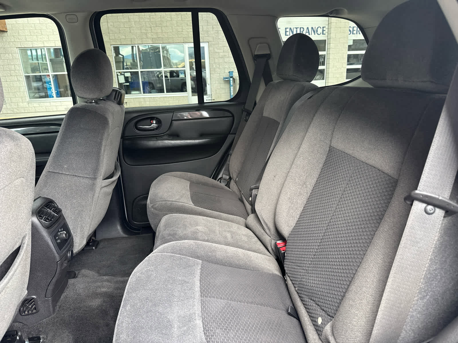 Used 2008 GMC Envoy SLE image 26