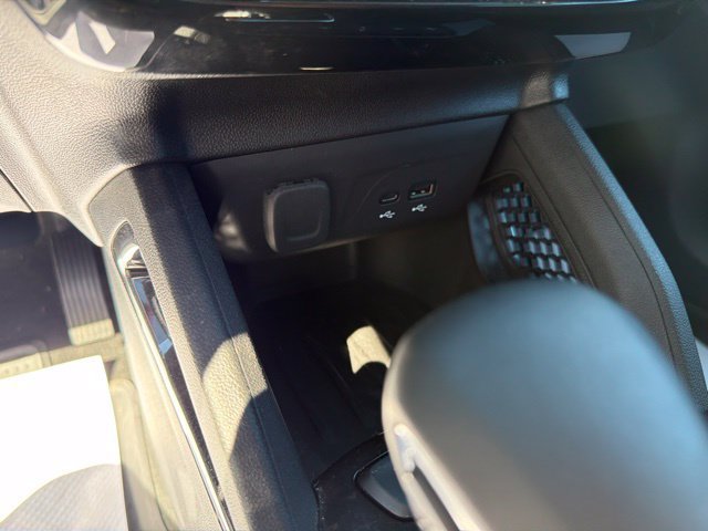 Used 2024 Chevrolet TrailBlazer LT w/ LT Cold Weather Package FWD image 25