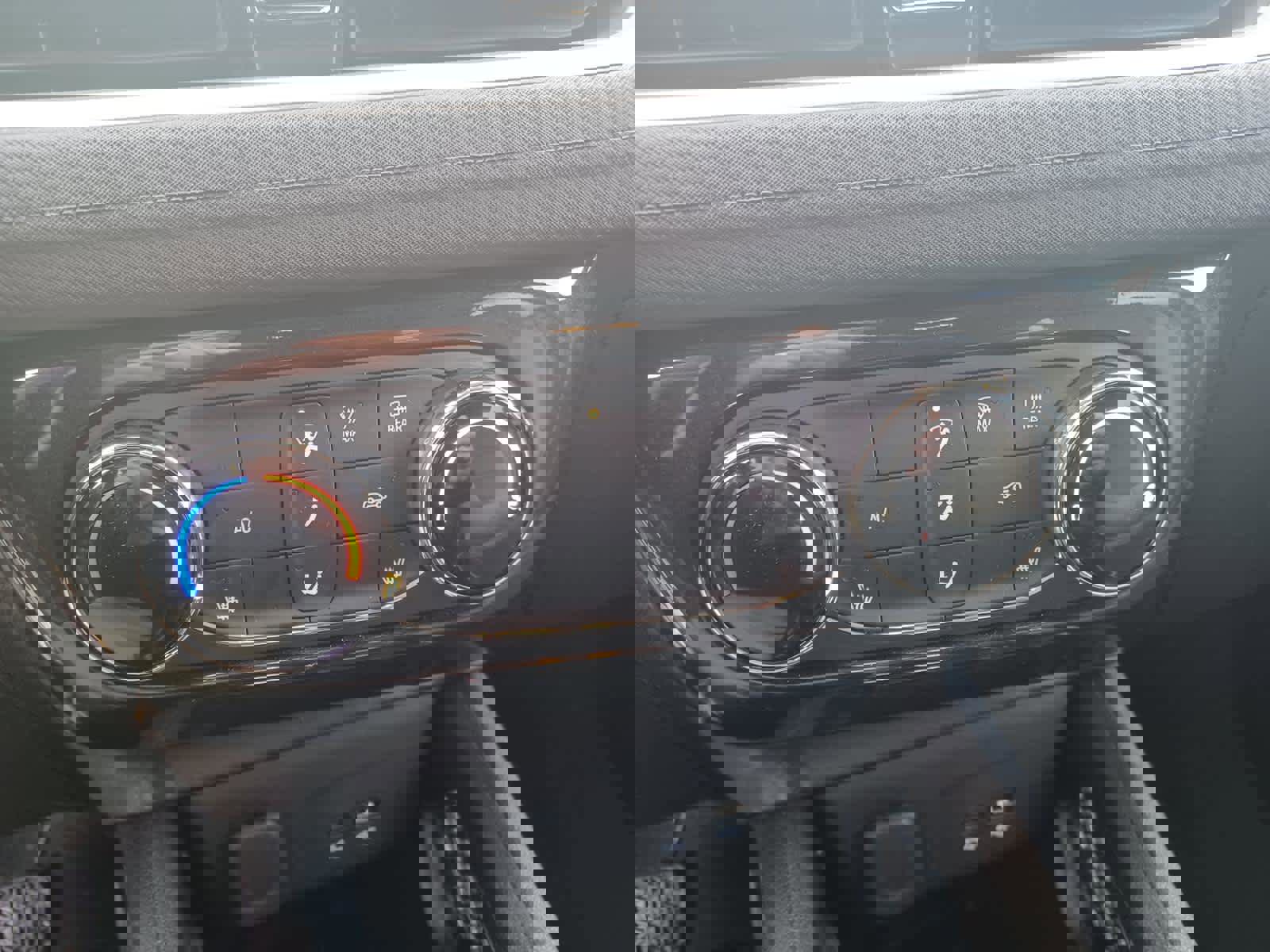 Used 2025 Chevrolet TrailBlazer LT w/ LT Cold Weather Package image 11