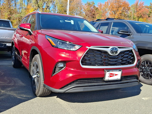 New 2026 Toyota Highlander XLE image 1