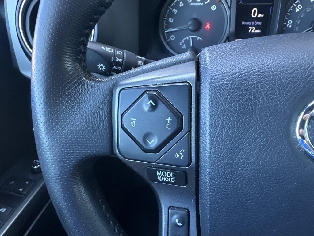 Used 2016 Toyota Tacoma TRD Off-Road w/ Premium & Technology Package AWD/4WD image 17