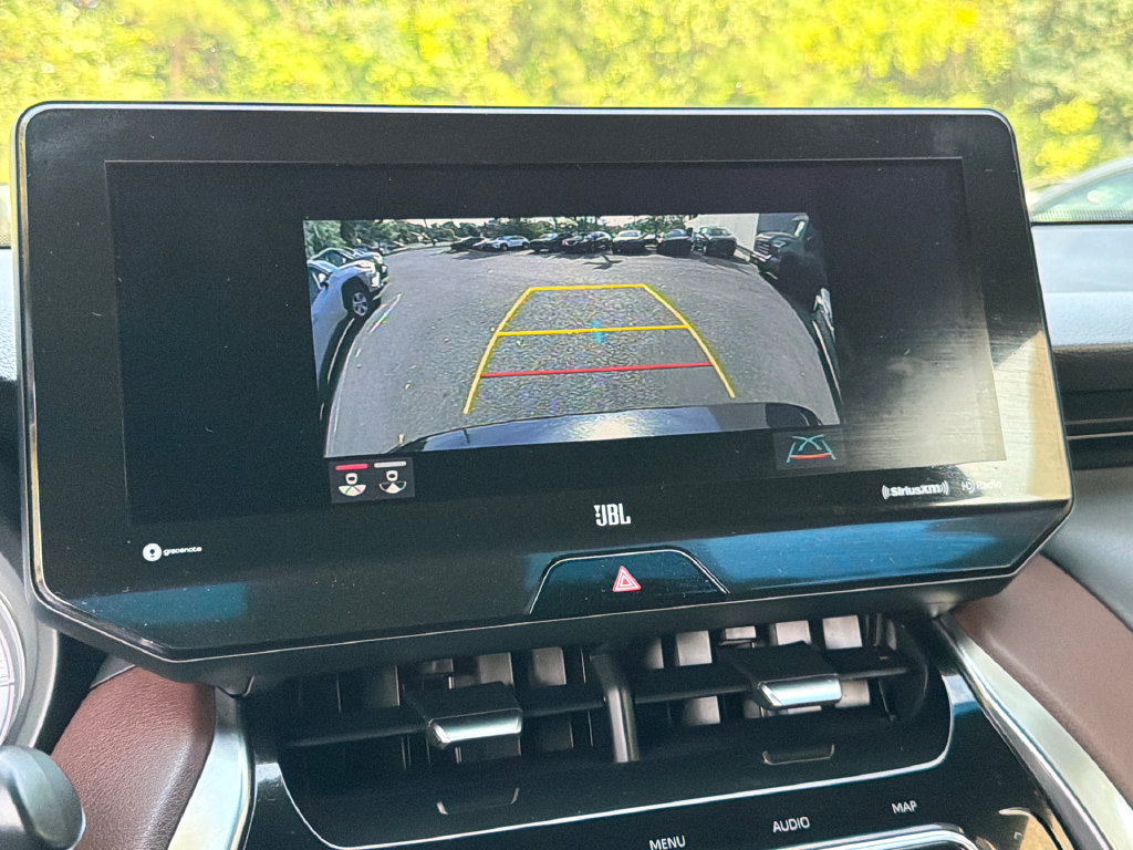 Used 2022 Toyota Venza XLE AWD/4WD image 27