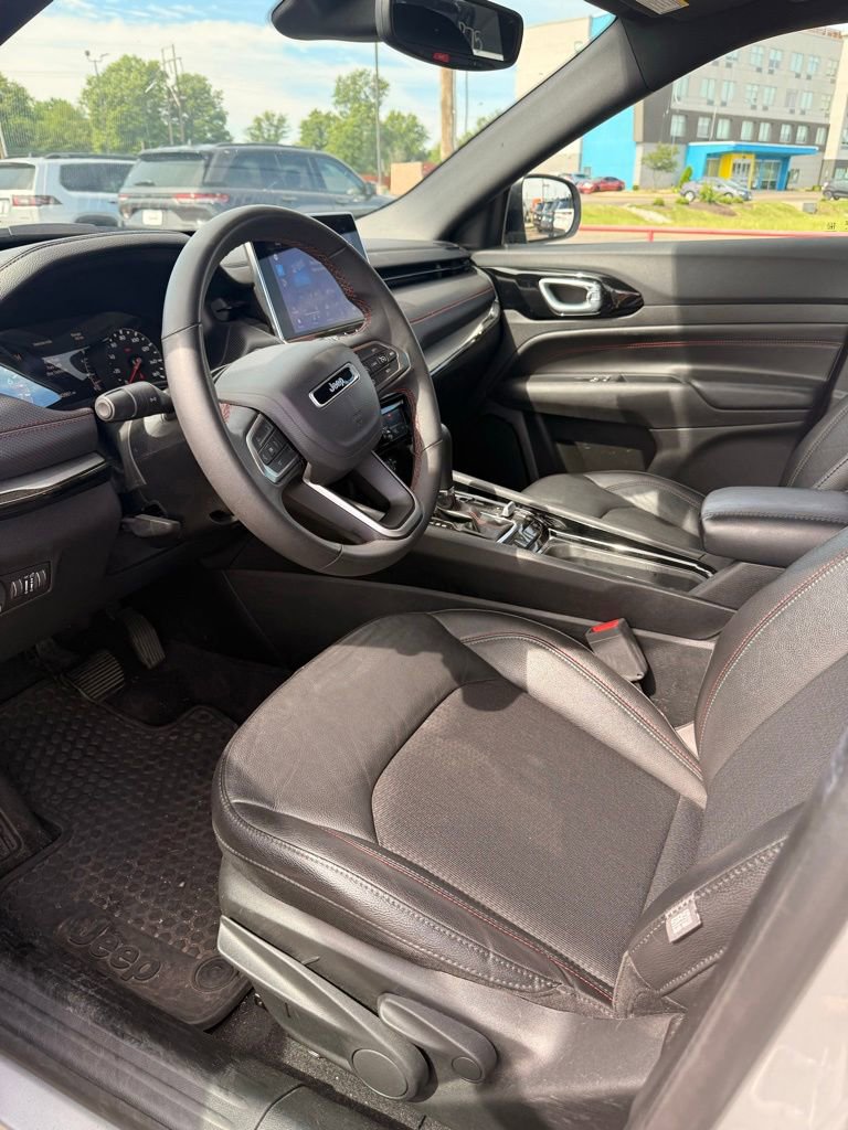 Used 2025 Jeep Compass Trailhawk AWD/4WD image 10