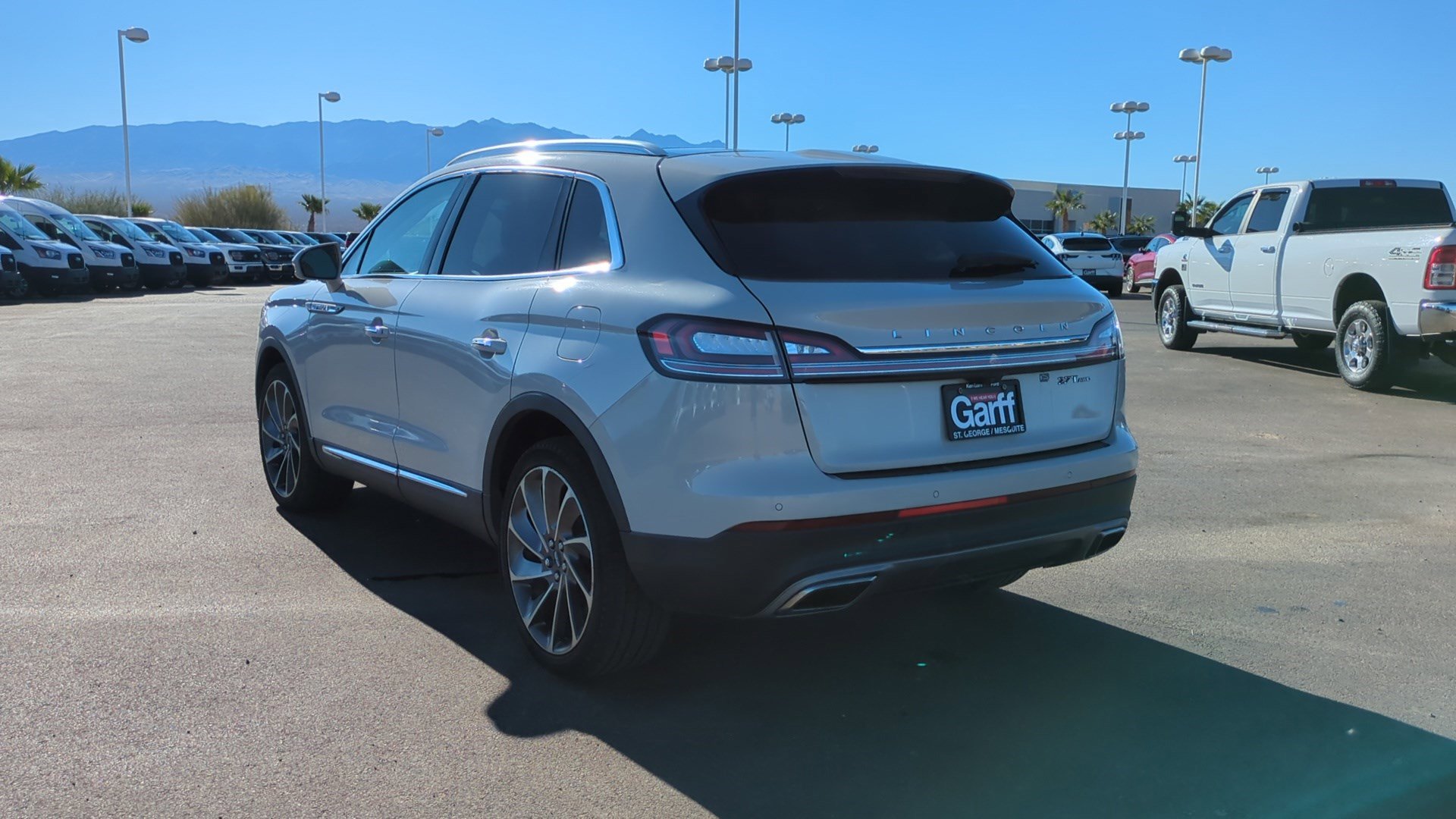 Used 2020 Lincoln Nautilus Reserve w/ Equipment Group 201A image 6