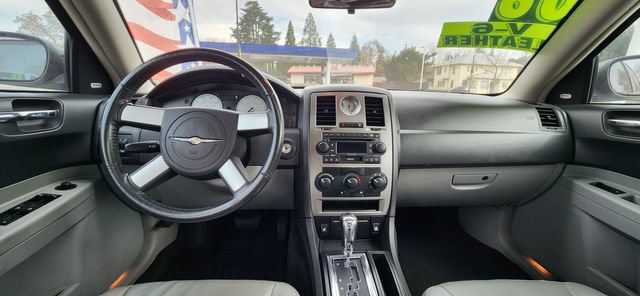 Used 2006 Chrysler 300 Touring w/ Sound Group RWD image 8