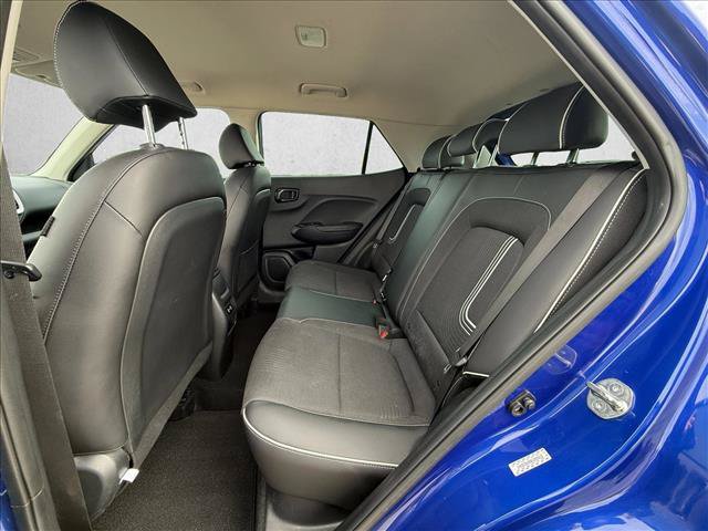 Used 2024 Hyundai Venue Limited FWD image 22